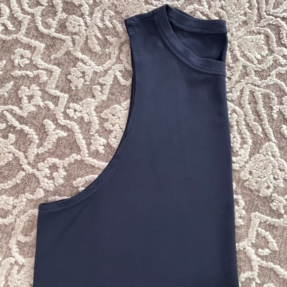 Avocado Women’s Seamless Cropped Tank - Picture 15 of 16